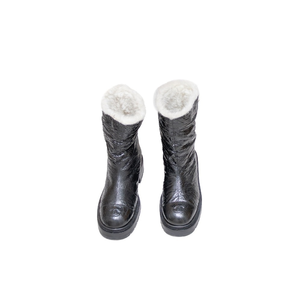 Chanel Black Crackled Patent Leather Shearling-Lined Winter‎ Boots – Size 36.5 C - Picture 4 of 11